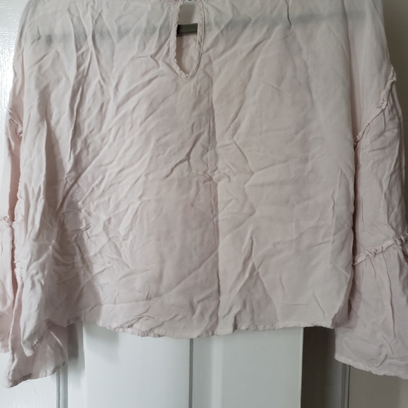 Cute bell sleeve crop top - Picture 2 of 3